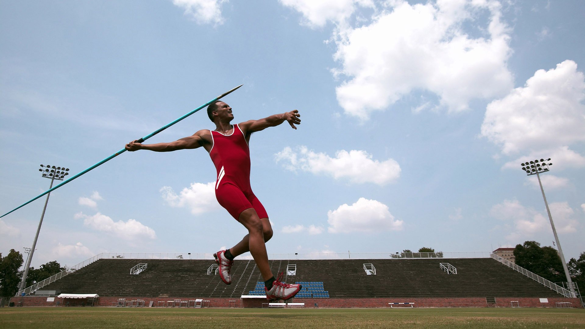 星空体育登录入口-外援对联赛本土球员成长的双刃剑效应，2021外援